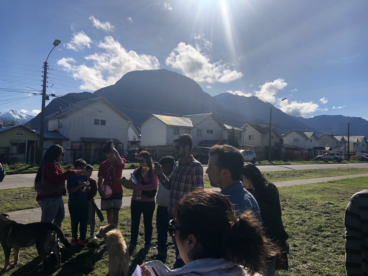 En #PtoAysen en el #2doRecorridoBarrial del #BarrioRiberaSurCostanera junto a los vecinos/as, dirigentes y equipo barrial del municipio #MinvuUneCiudad #ChileLoHacemosTodos #ChileLoCuidamosTodos