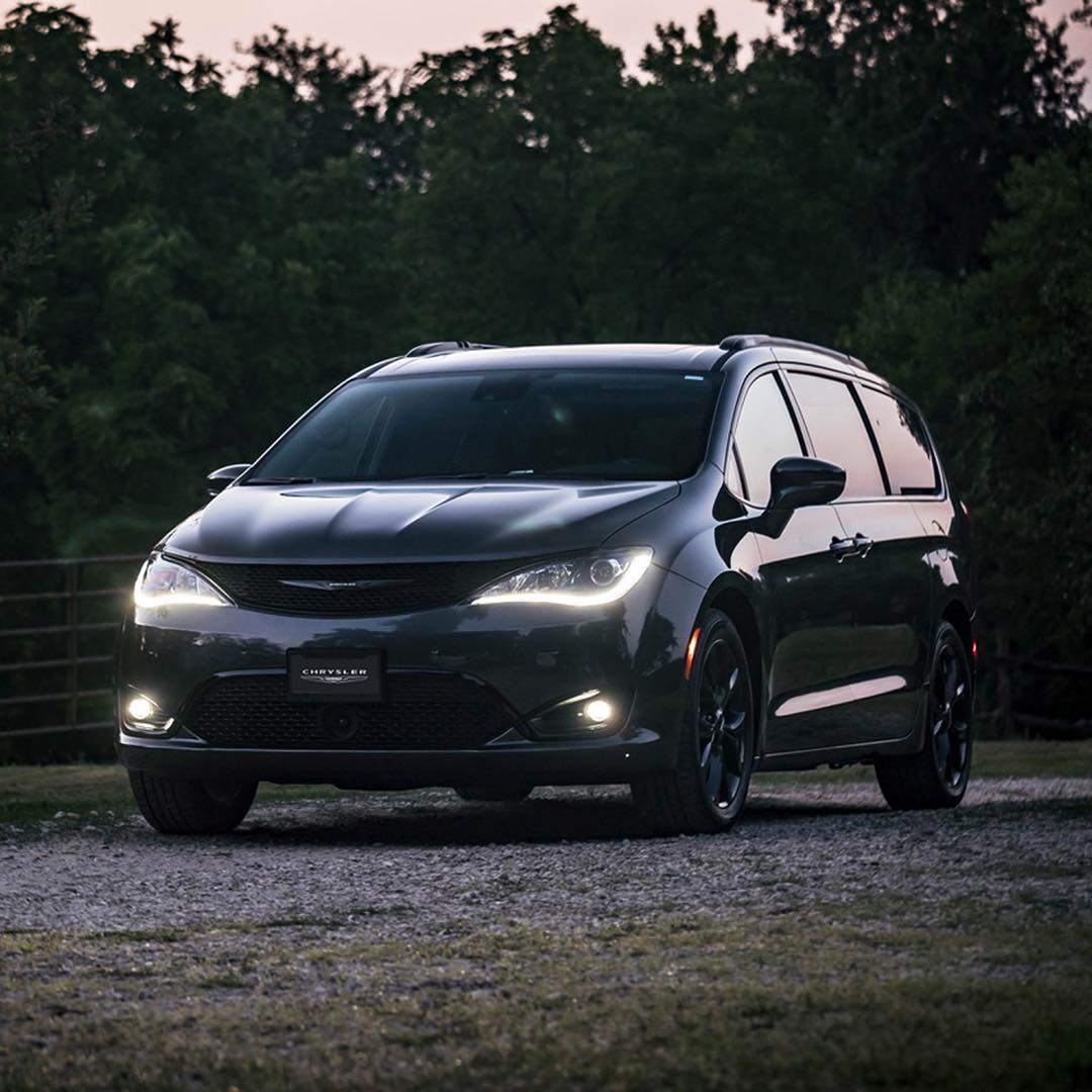 CDJRofSeminole's tweet photo. Detail power. ๐ธ: Jason R. #Chrysler #ChryslerPacifica #VanLife #VanCrush #CarDesign #VanGoals #LoveMyRide #InstaVan #DailyDriven #Vanning https://t.co/7x2ArZlFLm https://t.co/elGlodFPjM