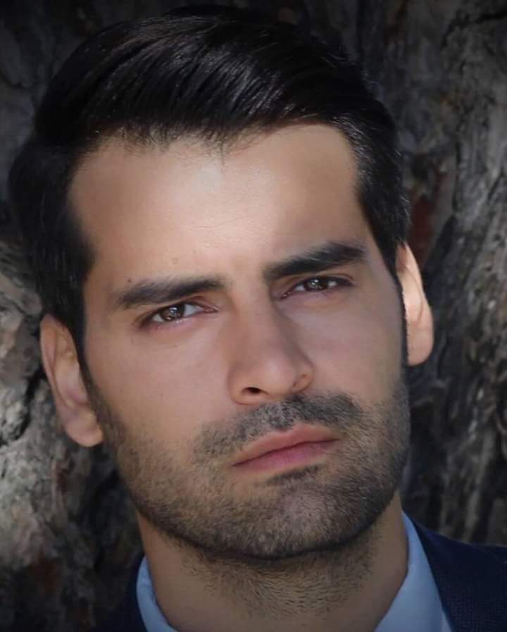 maria_ionescu's tweet photo. @hazer61 Yok öyle umutları yitirip karanlıkta savrulmak. Unutma, aynı gökyüzü altında, bir direniştir yaşamak. #ErkanMeriç
#BugünGünlerdenErkanMeriç https://t.co/hAZctHFFev