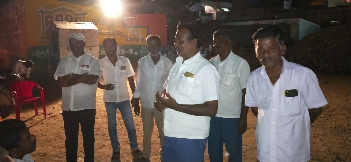 AjithApj5's tweet image. நடைபெற்றுக்கொண்டிருக்கும் நாடாளுமன்ற தேர்தலையொட்டி அழகாபுரம்பகுதி4வதுகோட்டத்தில் பிரசாரம் மற்றும் பூத் கமிட்டி ஆலோசனை கூட்டம் நடைபெற்றது. கோட்டத்தின் செயலாளர் அண்ணன் ஜெ. தினகரன் அவர்களின் தலைமையில் நடைபெற்றது கூட்டத்திற்கு அழகாபுரம் பகுதி செயலாளர் மதிப்பிற்குரிய அண்ணன் குமரவேல்