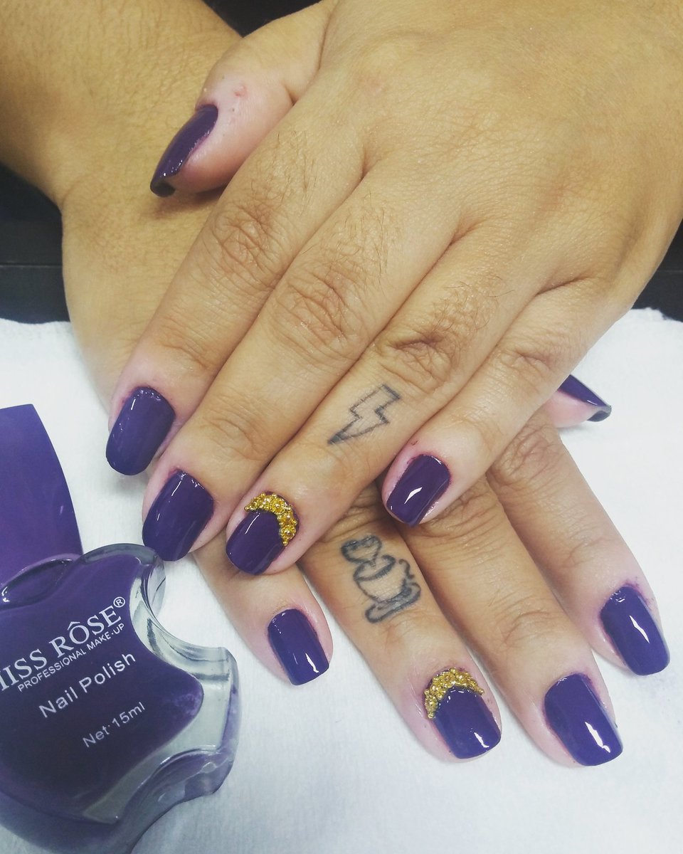 tatyms's tweet photo. #unhas #nailsnailsnails #Nails #joiadeunha #missroseesmaltes #nailspolish #missrôse #sabado #unhasdasemana #roxo #peliculas #salão #sabadonosalão #studioprime #manicure #manicureprofissional #unhas #unhasdasemana #unhasdecoradas #unhastop #unhasdodia #unhasdeluxo #unhasnaturais https://t.co/CgwleDnvQj