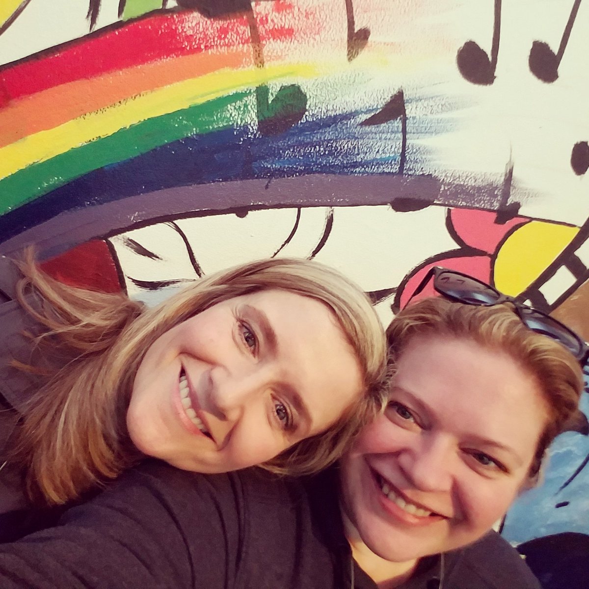 bmarps524's tweet photo. How life should be. Beer + Cheese + Rainbows. 🍻🧀🌈 #DCBcheese @amyleemac https://t.co/45bpnZoUIe
