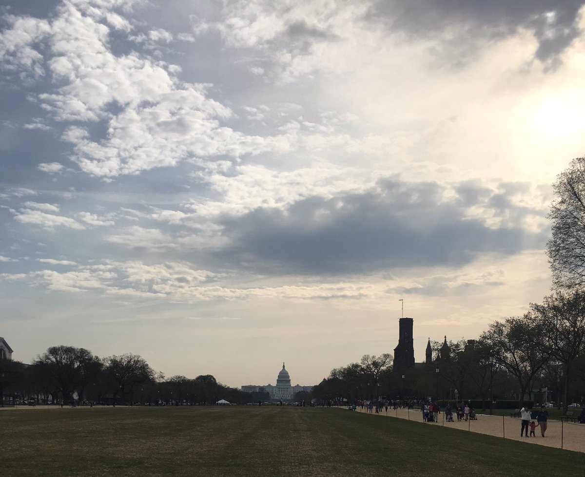 ItsDrKristine's tweet image. A lovely day in @washingtondc @uscapitol #ReflectingPool #LincolnMemorial ❤️