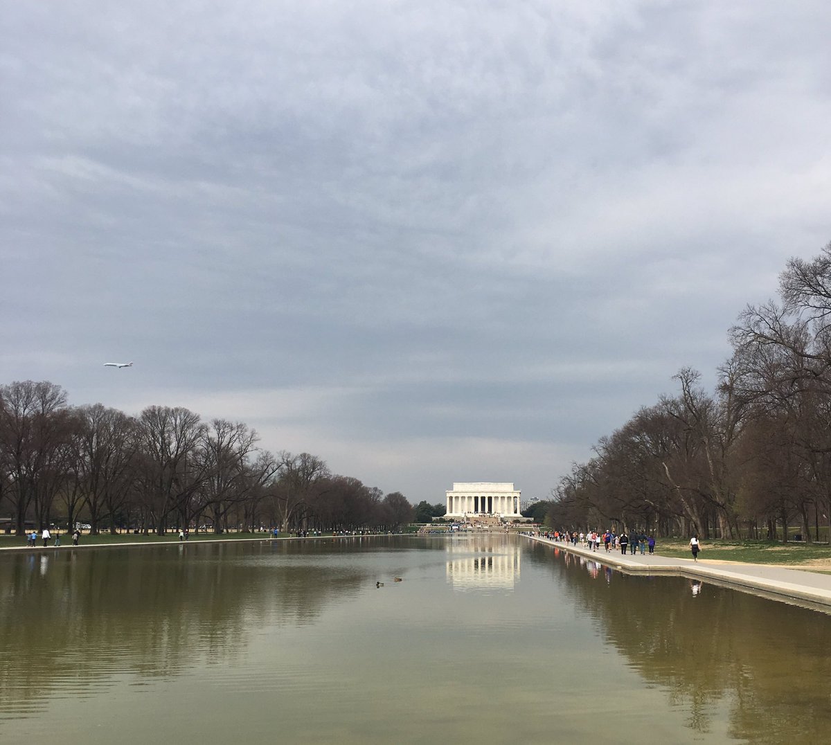 ItsDrKristine's tweet image. A lovely day in @washingtondc @uscapitol #ReflectingPool #LincolnMemorial ❤️