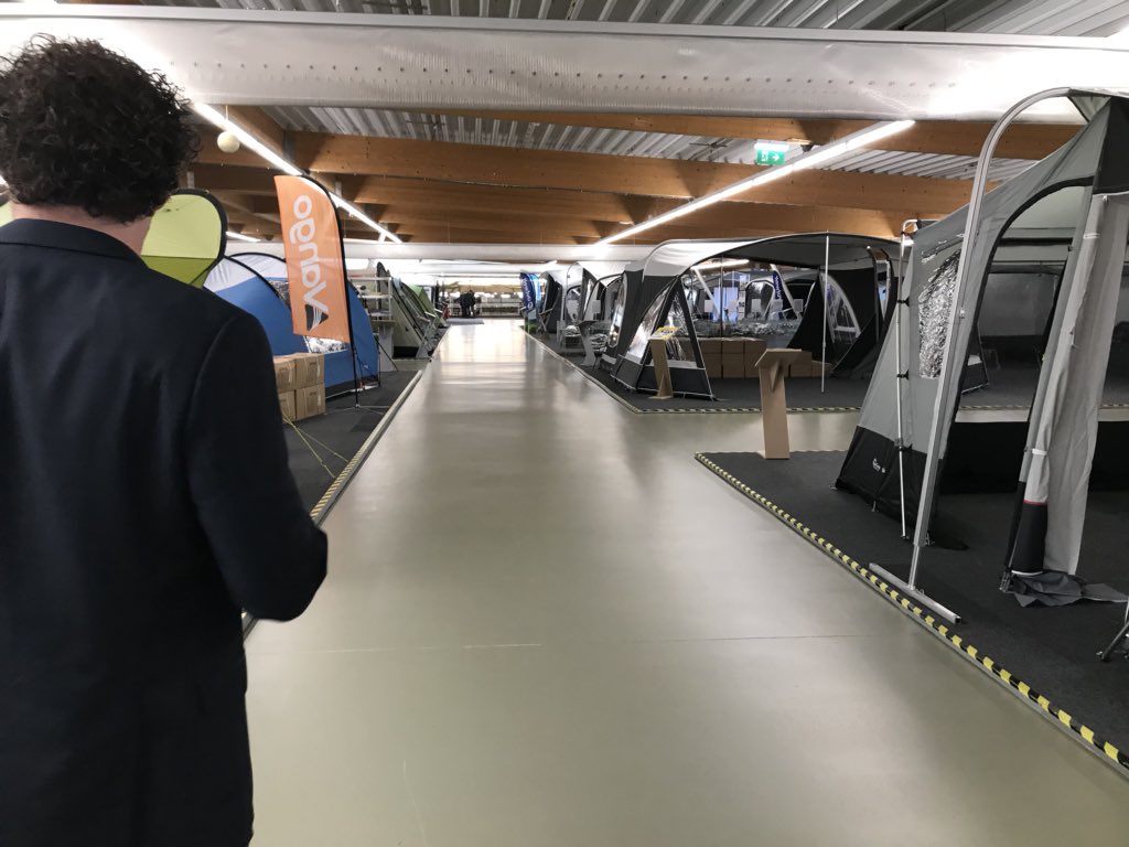HenkBrinkDr's tweet photo. Drenthe mag zich als vrijetijdsprovincie sinds vandaag weer gelukkig prijzen met een geweldige #Kampeerhal in Roden. De plek als u op vakantie gaat. #Drenthe https://t.co/oyMYWK3nV8