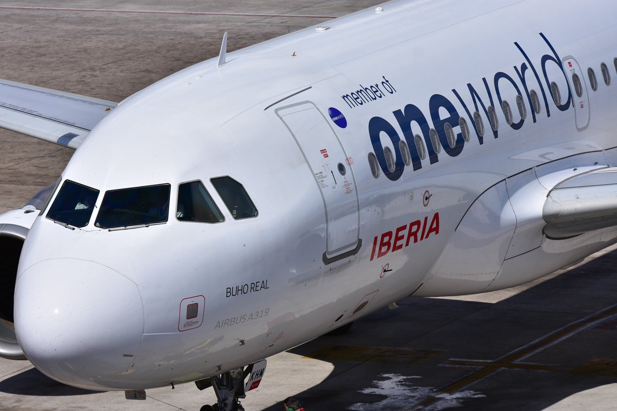jclacruz's tweet photo. Airbus A319 @Iberia (One World livery) @spottersbcnprat @DXelprat @baselunarbeta @oscarmartinezco @SpottersLESO @VteAguilo @De_aviacion @spotterAsturias @SpoAnd @AeroZAZ @Aero_BCN @uk_spotter @Asoc_CIS @hydra_66 @jmanatol @airplusnews @maikabcn @jcls_fierro @ajelprat #Badalona https://t.co/Y4pdqYXCDk