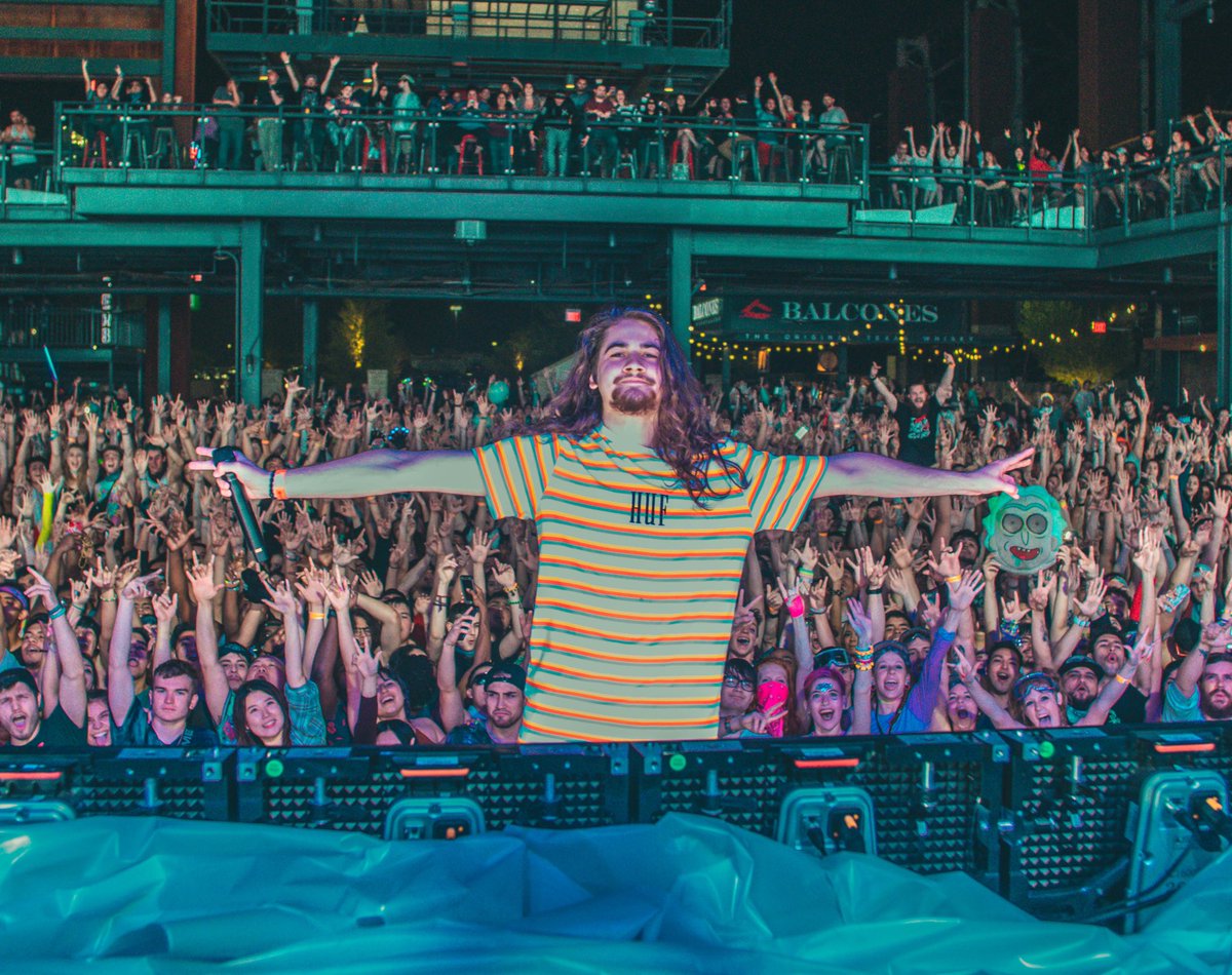 KAIVONOFFICIAL's tweet photo. Texas went so hard 💙 https://t.co/lAuedEpNxM