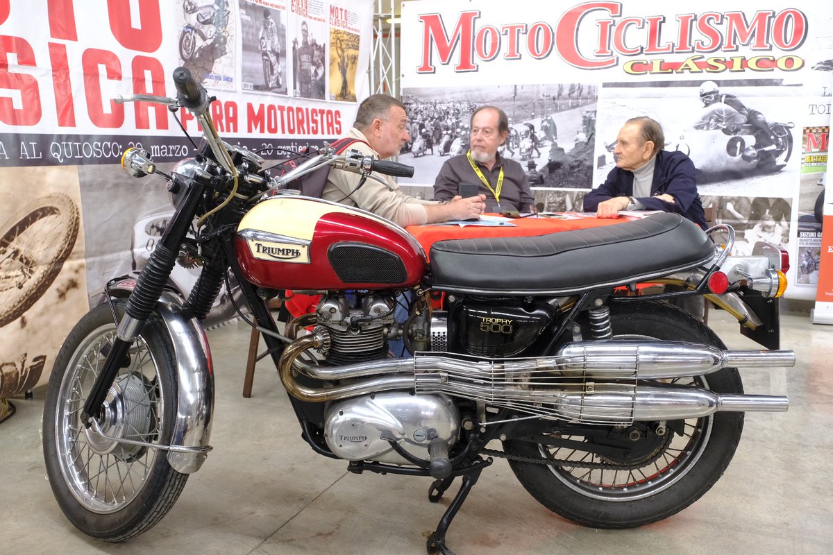 fargahospitalet's tweet photo. 🚗 Tanquem segona jornada de #RetroMotor. 

Avui, xerrada col.loqui amb Eduard Giró i homenatge a la Unitat Moto Alpina - Creu Roja Barcelona, entre el destacat.

Aquest diumenge, més RetroMotor fins les 19 h.🛵

#LaFargaLH #LHospitalet https://t.co/SXMU5ruQOp