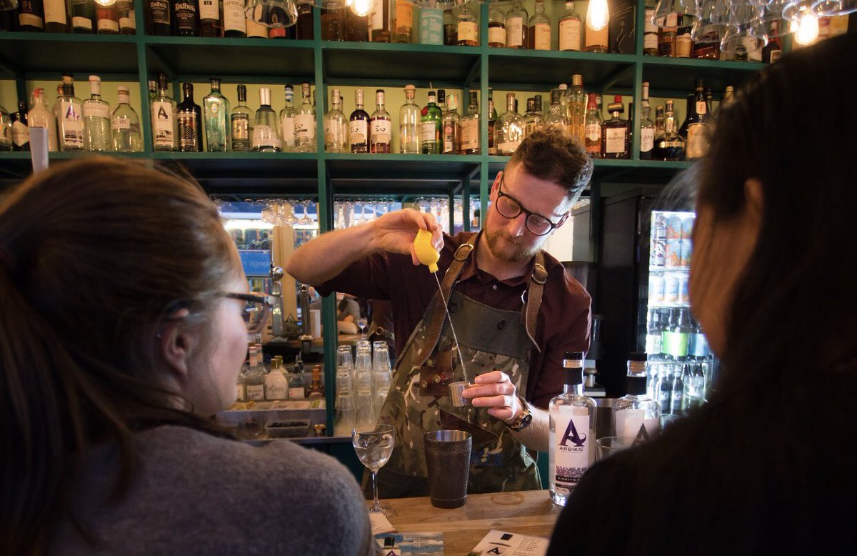 westendginfest's tweet photo. Steven from @Arbikie showing festival goers how to make cocktails at home with the ingredients in your kitchen! #WestGinFest2019 https://t.co/TnYTgBBcD4