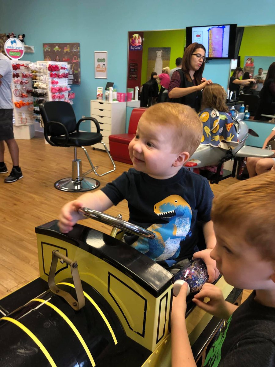 KarenMChenoweth's tweet photo. Big boy first haircut day! #GingersRock #LukeRobert ❤️ Older brother stayed beside him the whole time! ❤️#JackMichael My grand-babies are growing up too soon. 😔 https://t.co/8mGLbRBUMN