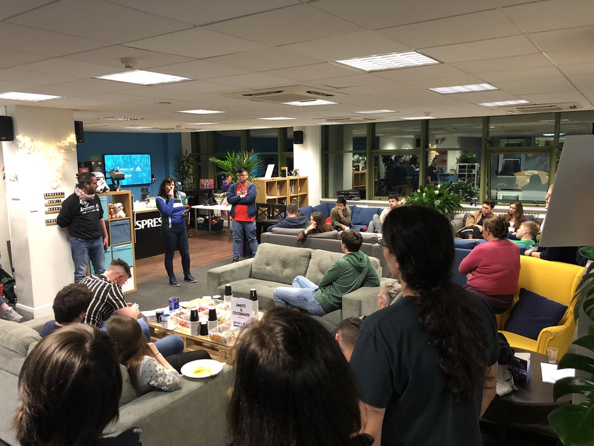SWCork's tweet image. DAY TWO: Catch up with teams. Talking problems and ideas! #SWCork