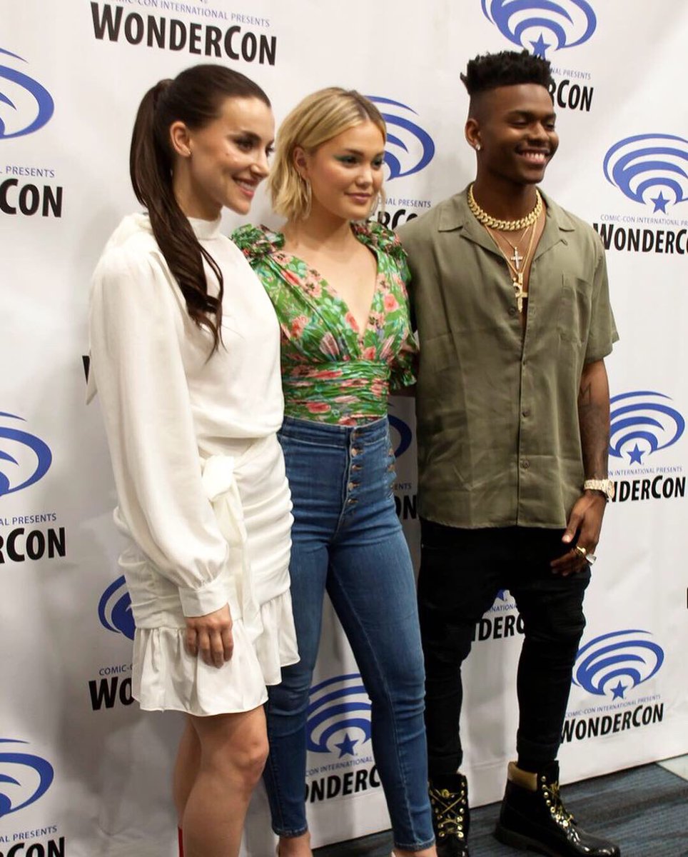 CloakAndDagger's tweet photo. We had too much fun at @WonderCon. Thank you for a packed house. Thank you for coming out to meet us. All love. 🙏🏽 #CloakAndDagger #MarvelWonderCon #WCA2019 #WonderCon https://t.co/R6TbmZclRu