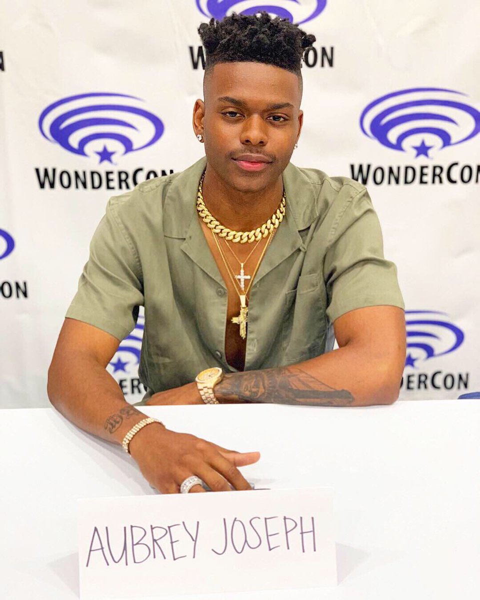 CloakAndDagger's tweet photo. We had too much fun at @WonderCon. Thank you for a packed house. Thank you for coming out to meet us. All love. 🙏🏽 #CloakAndDagger #MarvelWonderCon #WCA2019 #WonderCon https://t.co/R6TbmZclRu
