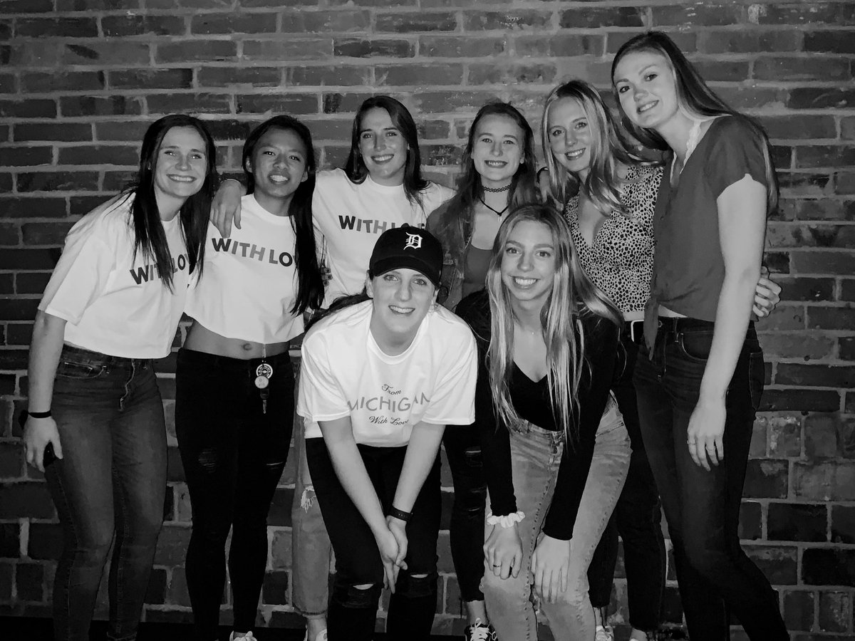 iHadden12's tweet photo. There’s something SO special about being a part of a team that genuinely cares about every single person and accepts everyone for who they are. Win or lose I wouldn’t trade them for the world. I’m so grateful to have teammates that double as my lifelong friends. 💛 https://t.co/dVqYapfDDQ