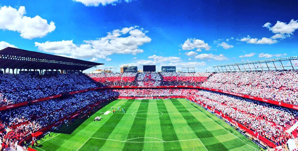 Otra vez remontando al cielo y otra vez entre un te quiero y te quiero.Otra vez vengo a verte y otra vez con mi gente.Otra vez un 14 de octubre y otra vez cuentan las lenguas antiguas.Otra vez mi Sevilla y otra vez mi Sevilla.Otra vez ese cosquilleo
Otra vez esta bendita locura.