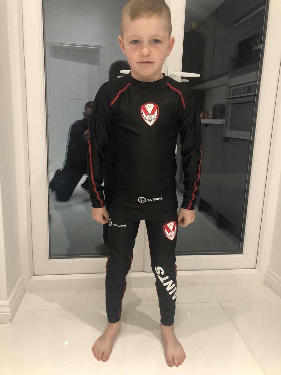 Garyhall121212's tweet photo. The littles man loving his new @Saints1890 @iGOTDOMS 💥💥💥😎 #bitbig #hellgrowintothem 😂 https://t.co/nViitIbjnL