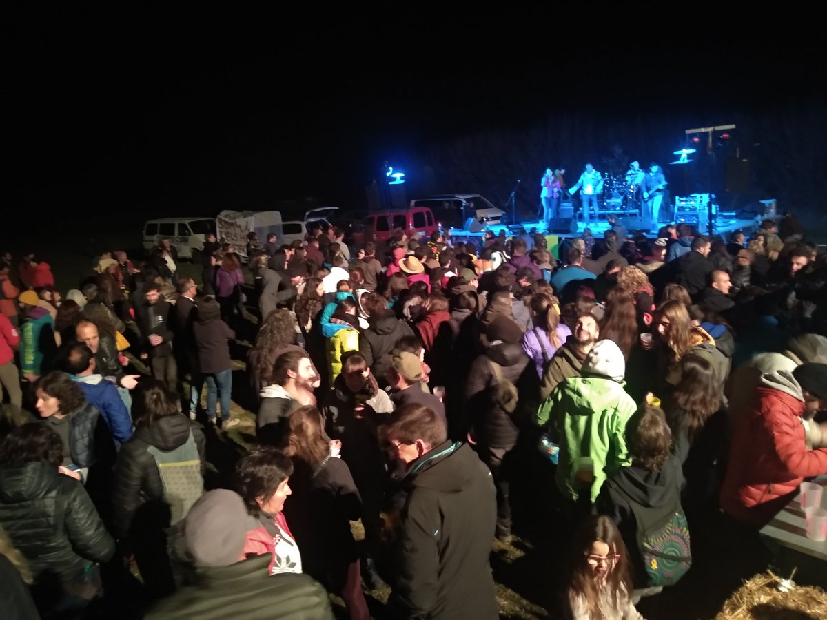 DrPallars's tweet photo. Hola @Ipcena_EdC i @Ipcena_Fauna! 
El @DoctorMusicFest és possible! 😉😘 https://t.co/E7EZmCpHMs
