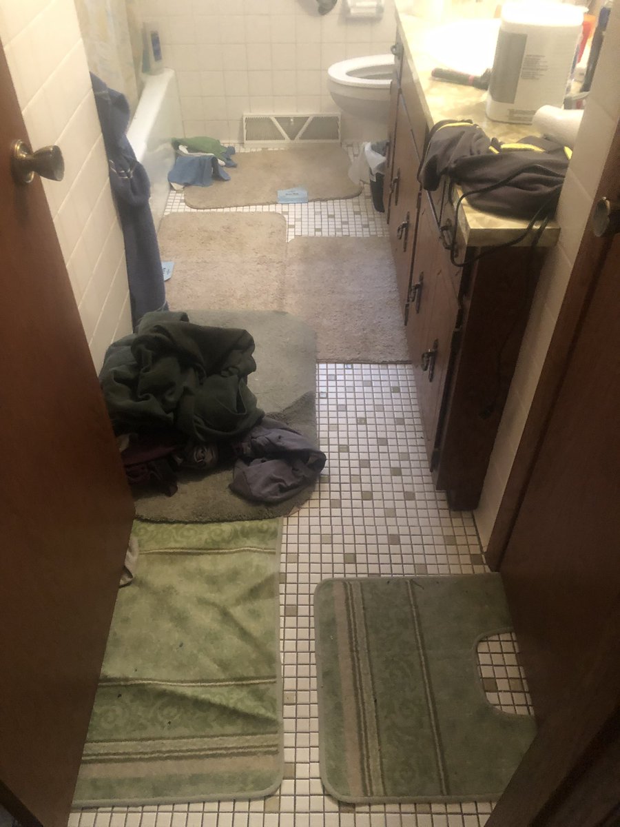 satanicsnail's tweet photo. Don’t worry Mykie, we also enforce bath mat security 😂 @GlamandGore https://t.co/GK9PafibG2