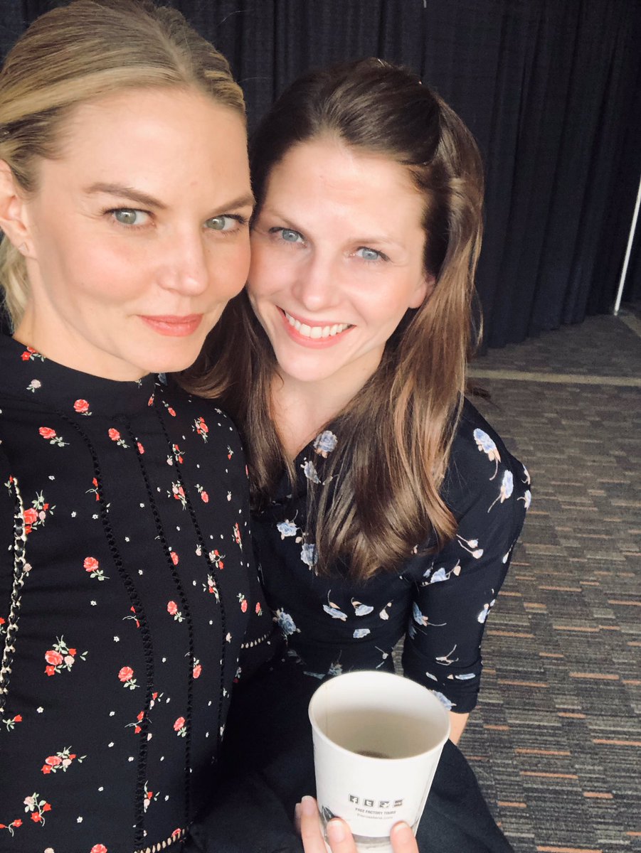 Having so much fun at the Kansas City Comicon with my sister!! <a href="/jenmorrisonlive/">Jennifer Morrison</a>