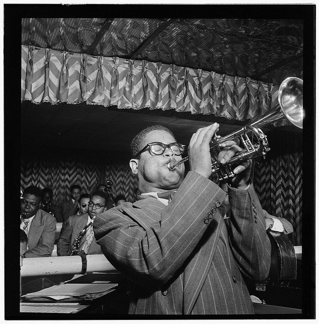 Dizzy Gillespie At Newport - I Remember Clifford
youtu.be/tircCy_cEjQ

#Jazz #AllTimeStandards #DizzyGillespie #BennyGolson