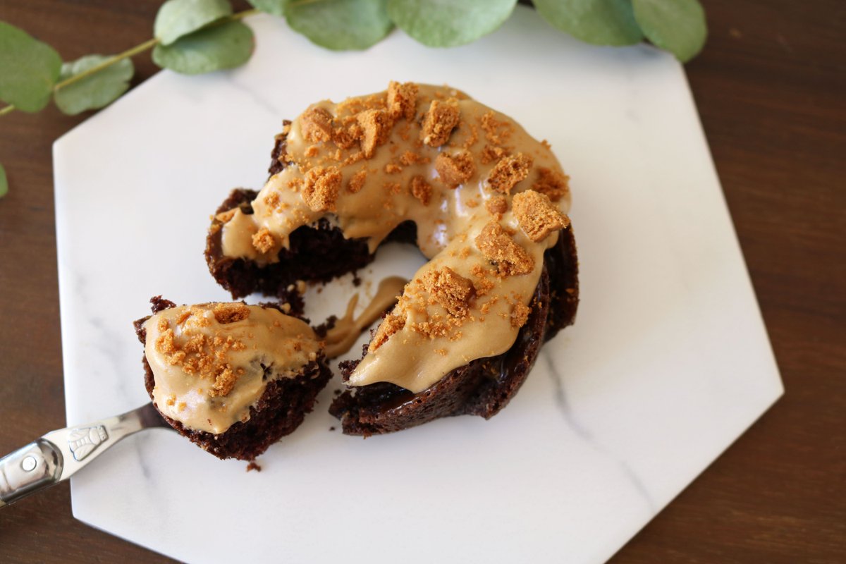 Caffeine, cake, and cocktails? Three of our favourite things! ☕️🍰🍸 Join <a href="/copperspooncake/">Copper Spoon Cakery</a> for a trio of desserts paired with cocktails inspired by teas and coffees from around the world courtesy of <a href="/outlawyachtclub/">Outlaws Yacht Club</a>. Get your ticket here  👉buff.ly/2OrdqUx #LIF19