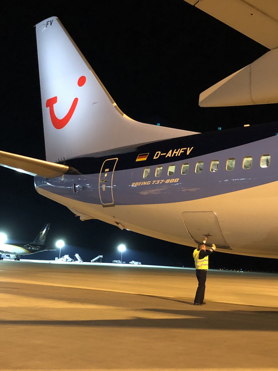 planemaniatv's tweet photo. #Polarlicht-Flug ab @AirportCGN. Wir drehen für die Reportage „Aurora, ich krieg dich!“. #avgeek #aviation #planestream https://t.co/rpNyyVRizl