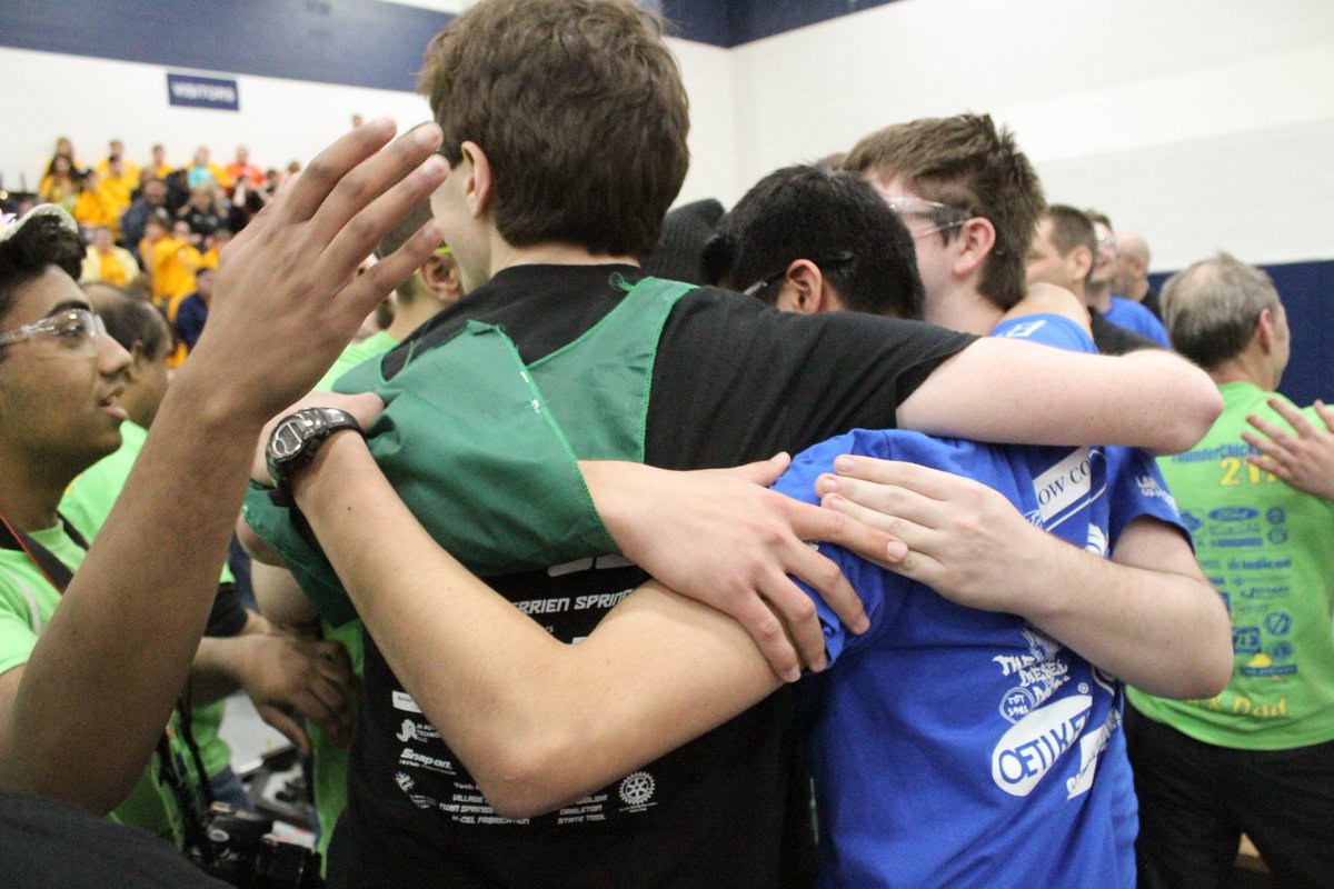 greengineer_Z's tweet photo. We won!!! We're on cloud 9! First time as 1st Alliance captains and we led our alliance to victory! Thank you to all sponsors, mentors and parents who make this possible. 
#omgrobots #deepspace #DestinationDeepSpace #FRC #FIRSTRobotics #FIM #frc2019 #GreengineerZ #FRC3452 https://t.co/tVnaiuCElP