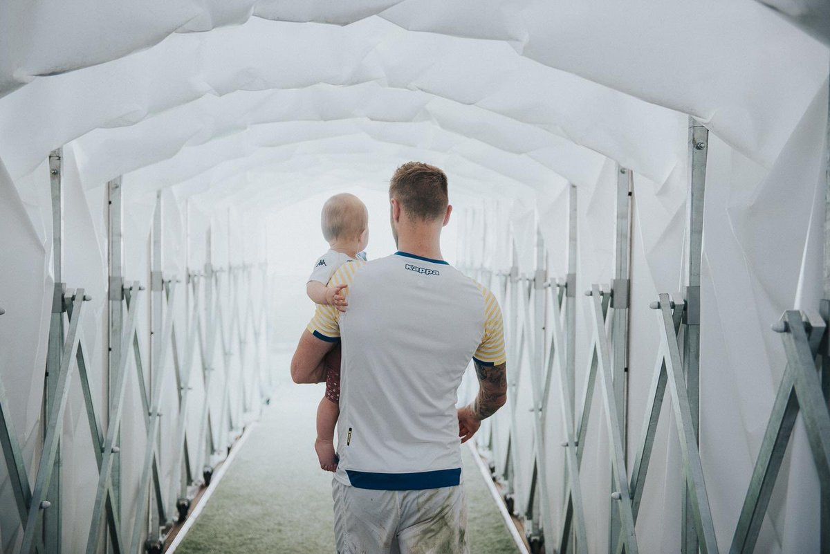 LiamCooper__'s tweet image. Everything is for you! Lads pulled me out of the shit, but a big win.. Enjoy the weekend everyone.. @LUFC 👏🏻