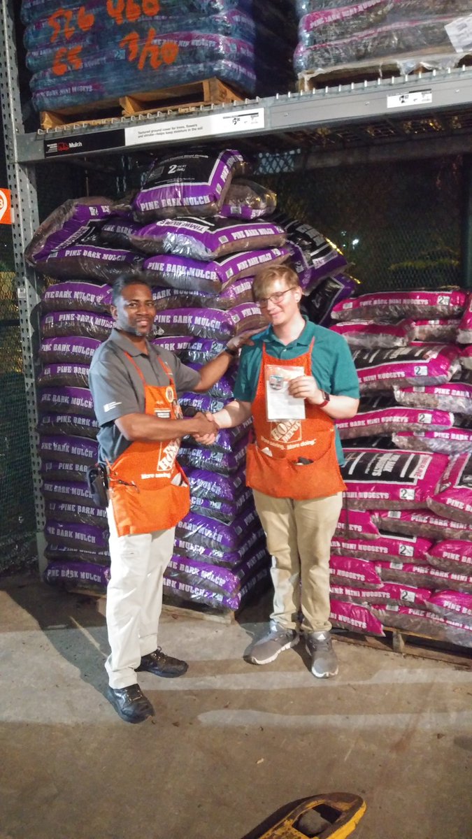 WalterLDavison3's tweet photo. Thank you Joshua for Living Our Values day after day! Nice Job on recovery tonight.👏👏👏👏
#D1MakingaDifference @KMTovey @MissildineJ @jhiltonthd @MarkCoxHD @ReneeStruttmann @matttkennedythd https://t.co/1kVikg9SyU