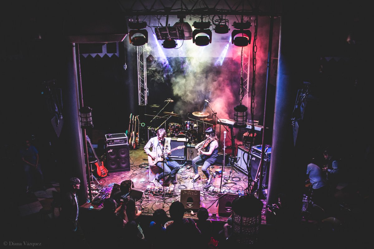 CentralAlgazara's tweet photo. Reseña: #SOLS, @echotestmusic y #Mylets en @FCHilvana 
🖋:@noveloe
📸:@DrachellVazquez.

"3 propuestas musicales con gran talento proyección hacia el futuro, demostraron q la oferta artística está ahí, y lo único q se tiene q hacer es prestar atención"

📰:https://t.co/vFrsQxaGsD https://t.co/hMXDcISGpA