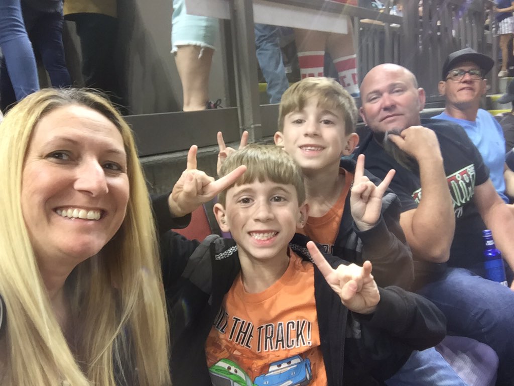 AdriannaSTHS's tweet photo. #MonsterJam with the family https://t.co/jT2yNb73Yf