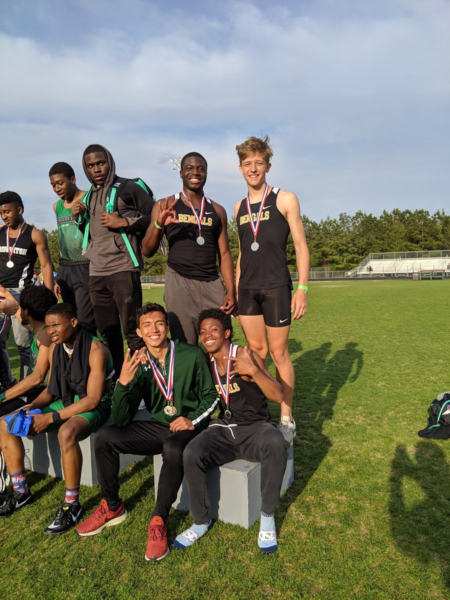 MR_PRATAMA_MATH's tweet photo. Great job Bengals at Wake County Championship!! 3rd in 4x100 &amp; 4x200, 2nd in 4x400, Dylan Marotte placed 2nd in 400m and so many PRs!!! #regionbound #runbengals #FVHS @fvhsbengals https://t.co/c79m0OWeSr