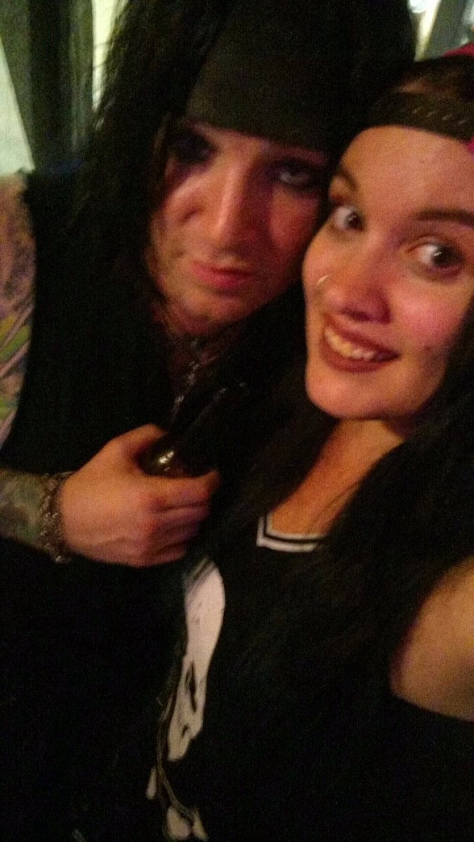 GhostlyRoses27's tweet photo. I’ve always said I needed a photo with @acevonjohnson and apparently I fucking have one, what the hell 😂 miss you man! August can’t come soon enough! https://t.co/Uv5vBe7KaW