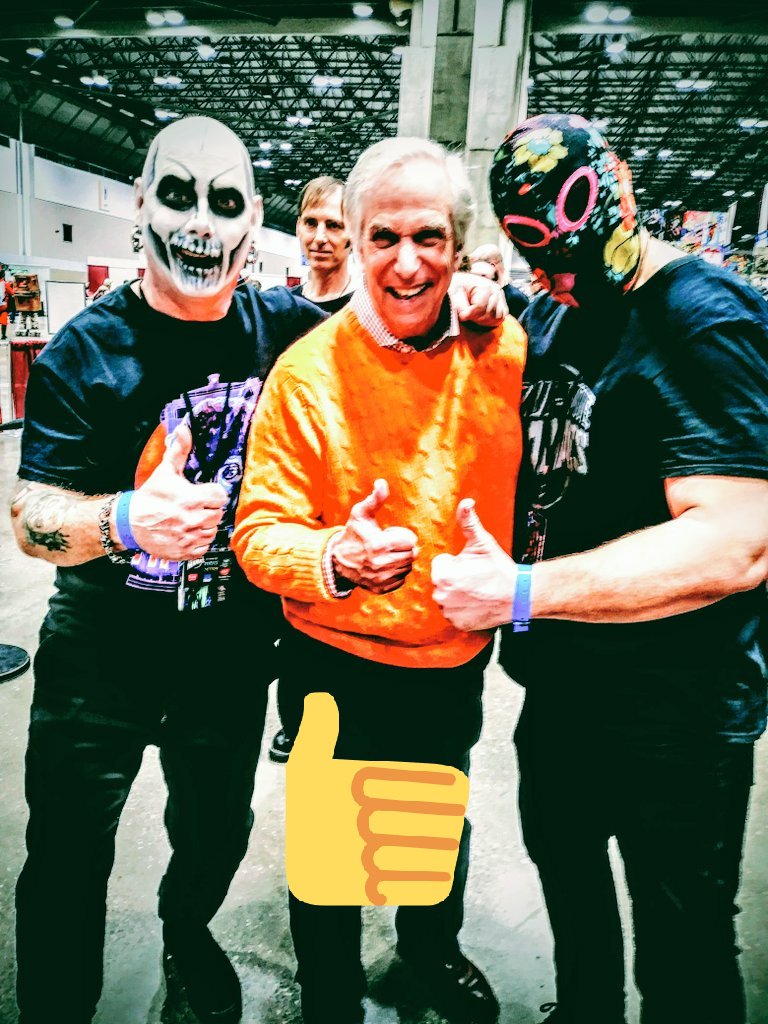 DrvNMvieManiacs's tweet photo. #SitOnIt #TheFonz #Fonzie #HappyDays #HenryWinkler #RetroTV #MidnightRose #TerribleTim #DIMM #DriveInMovieManiacs #PlanetComicon #PCKC https://t.co/L37VC3Xl4U