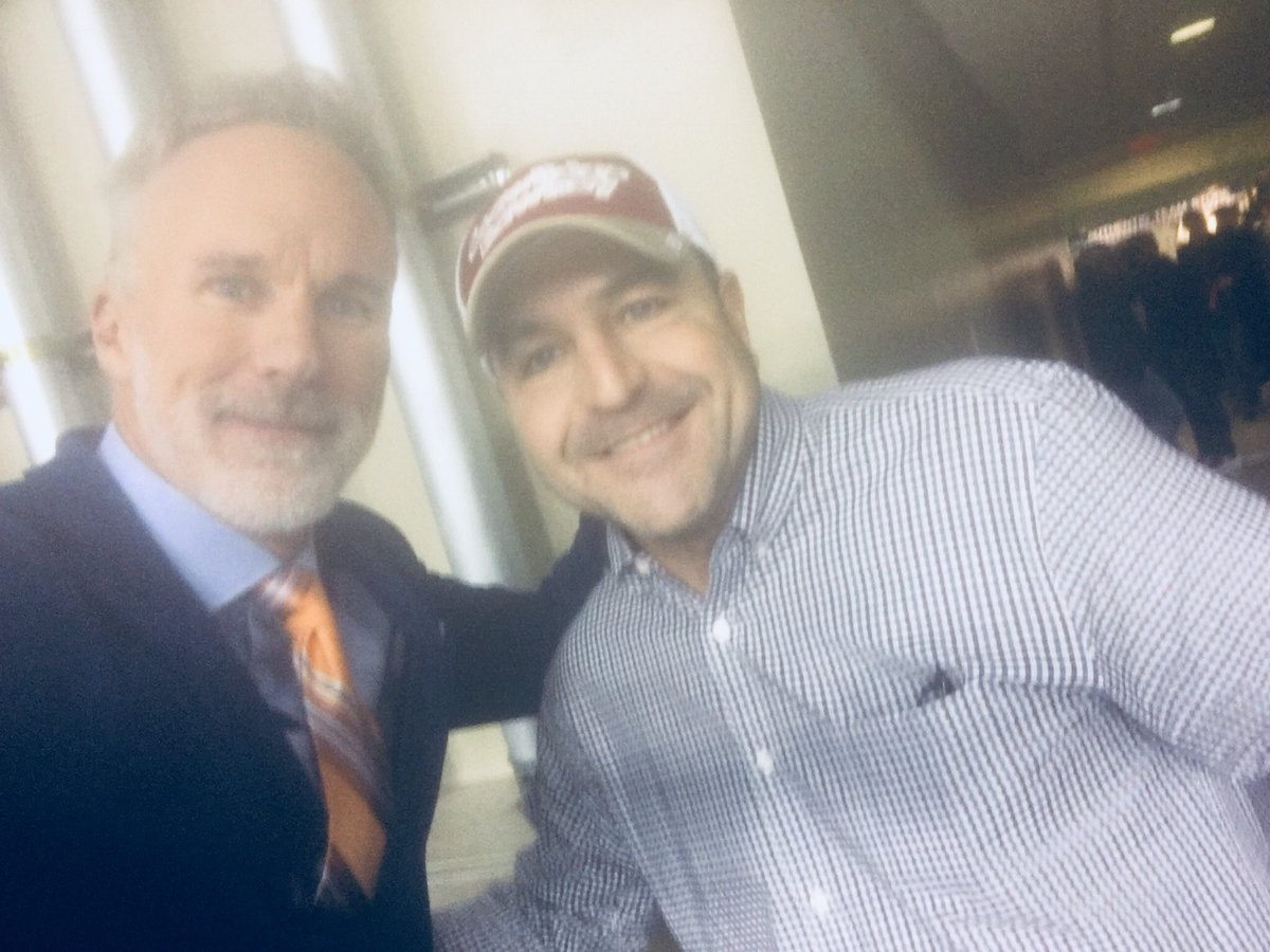 BCmensclubHC's tweet photo. @Buccigross nice to meet you tonight Bucci. Thanks for your continuous promotion of college hockey! #nicethreads #clubhawkey @BCClubIceHockey https://t.co/HzuzA5ShG9