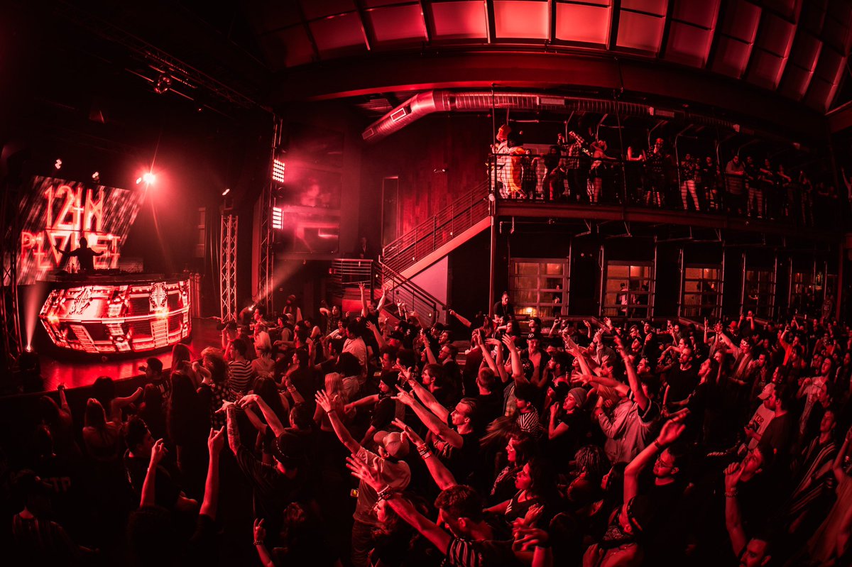12thplanet's tweet photo. Thx Salt Lake!
#SwamplexTour
📷 @prolophoto https://t.co/dag2SGk5SZ