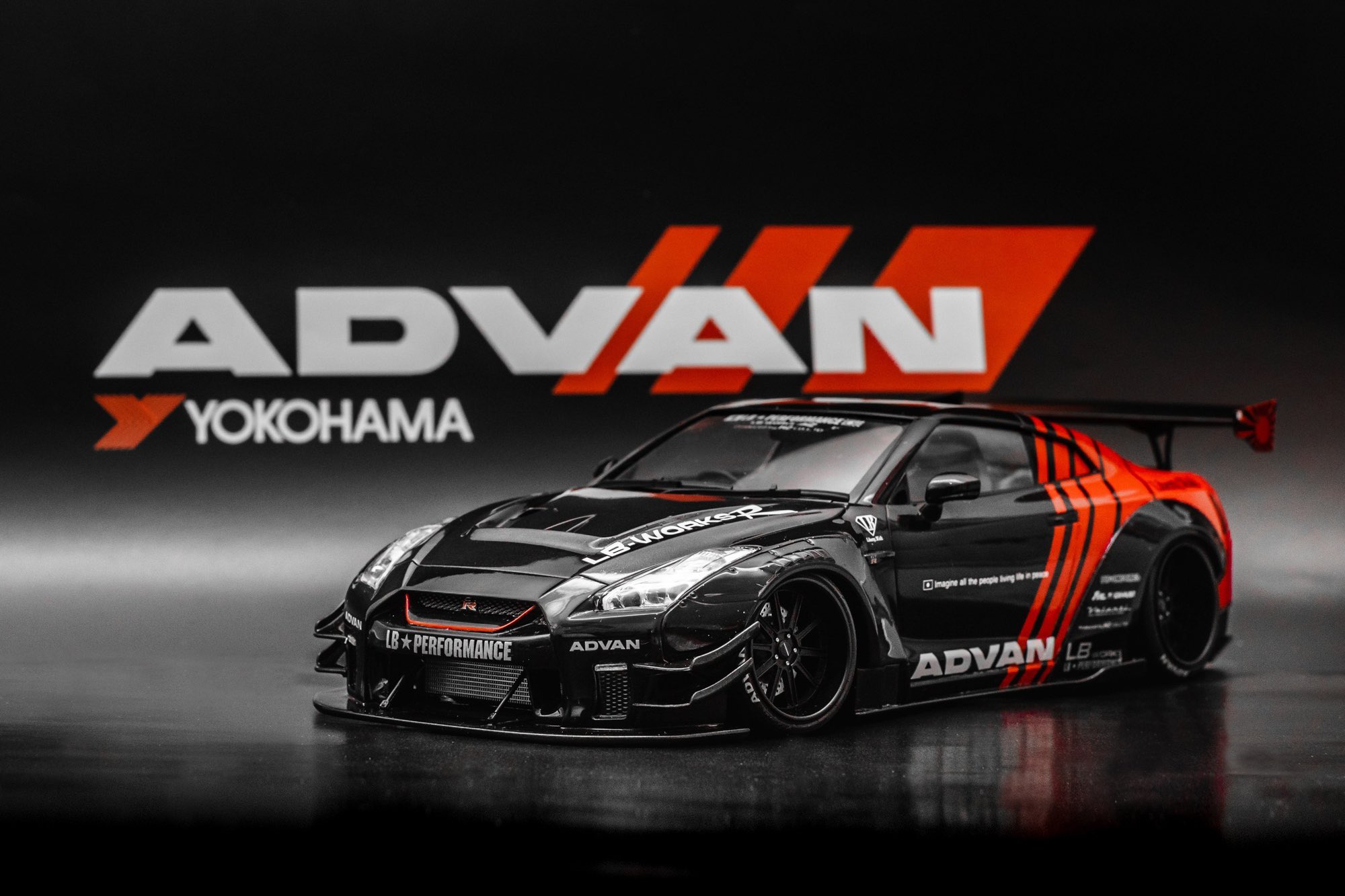限定100台 LB-WORKS GT-R R35 type 2 ADVAN LB-WORKS NISSAN GT-R
