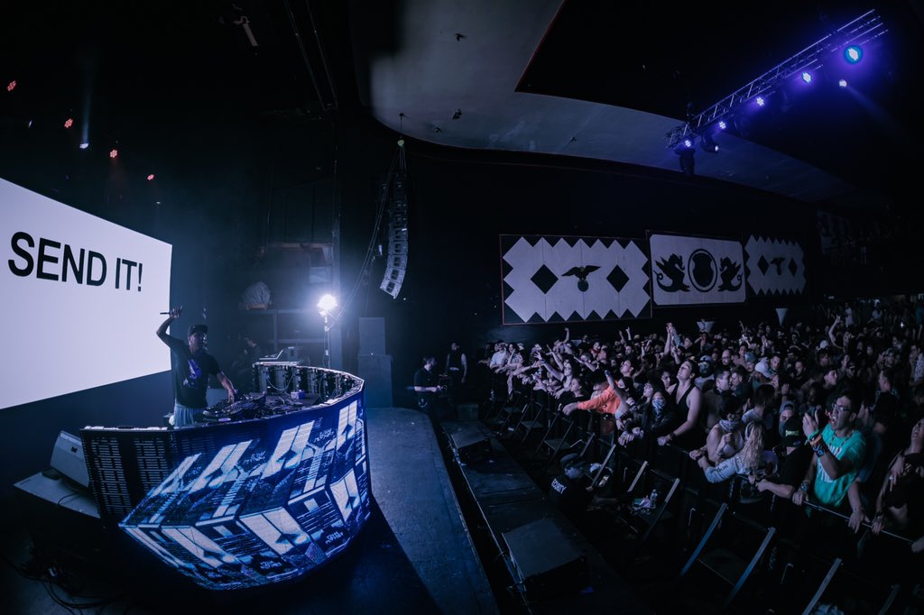 12thplanet's tweet photo. Thx ABQ!
#SwamplexTour
📷 @prolophoto https://t.co/HUc9fZ74jX