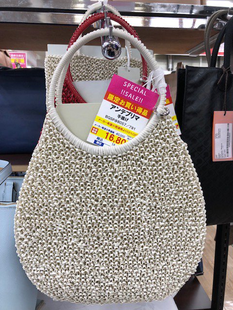 多慶屋 たけや 本館ｂ棟８階で開催の 平成最後のブランドアウトレットは本日が最終日です フロア内の商品 全品10 Off 人気ブランドのバッグやこれから活躍するduveticaのダウンベストもお買い得です 多慶屋 アウトレット Duvetica