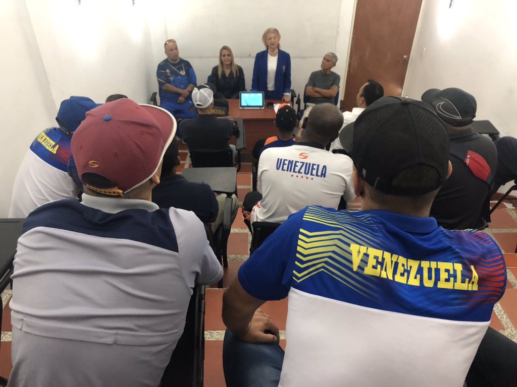 MilaRodri_'s tweet image. #Fevebox || Asamblea General Ordinaria||
•••
Fue Aprobada por unanimidad la Memoria y Cuenta de la Federación Venezolana de Boxeo año 2018, con la presencia de la secretaria general del Comité Olímpico Venezuela Dra Elida Parraga, atletas, asociaciones deportivas, entre otros.