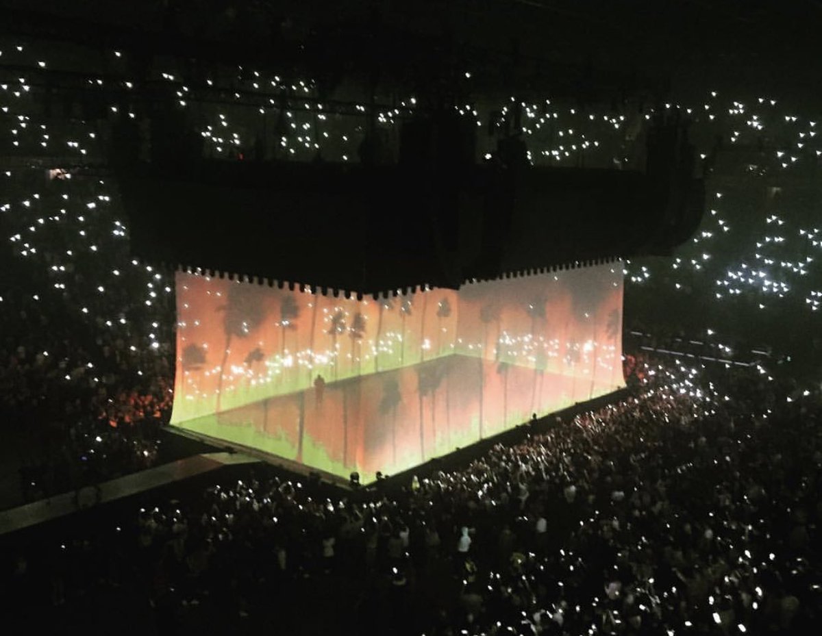 avtourupdates's tweet photo. King of concert visuals. https://t.co/JcR0CJpdAW
