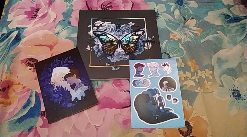 Just got my copy of <a href="/HurricaneZine/">Hurricane Zine | Preorders Closed</a> im so excited akshdhs its so beautiful so worth to wait thank you for your hard working 😭😭😭