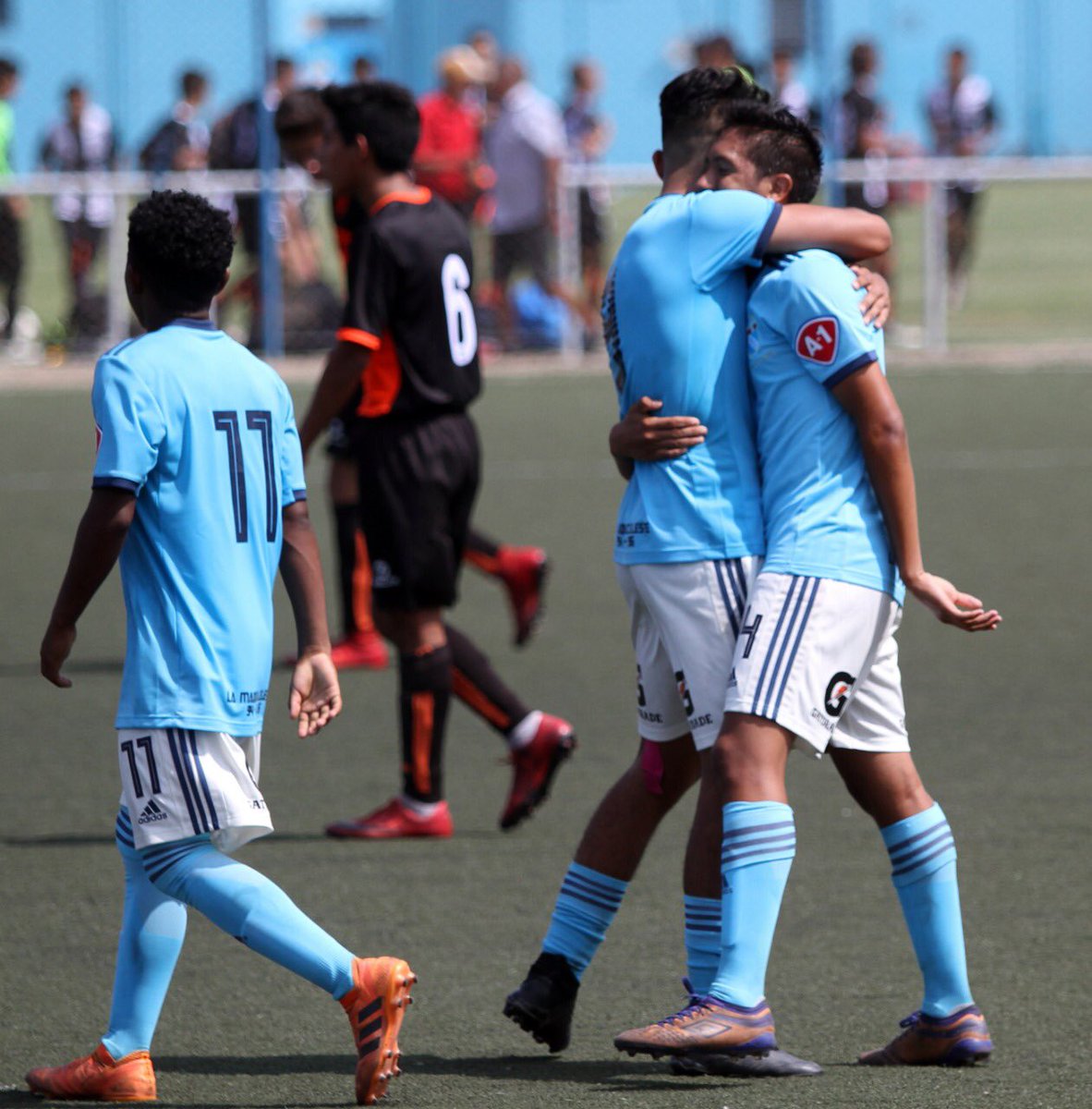 ClubSCristal's tweet photo. #CopaFederación2019
#Cat2003

⚽️ @ClubSCristal 4-0 Canteras Perú 
📍La Florida

#FuerzaCristal 
#LaRazaCeleste 
#FormandoPersonas https://t.co/i5VjGJaqe8