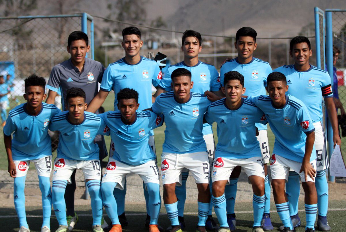 ClubSCristal's tweet photo. #CopaFederación2019
#Cat2003

⚽️ @ClubSCristal 4-0 Canteras Perú 
📍La Florida

#FuerzaCristal 
#LaRazaCeleste 
#FormandoPersonas https://t.co/i5VjGJaqe8