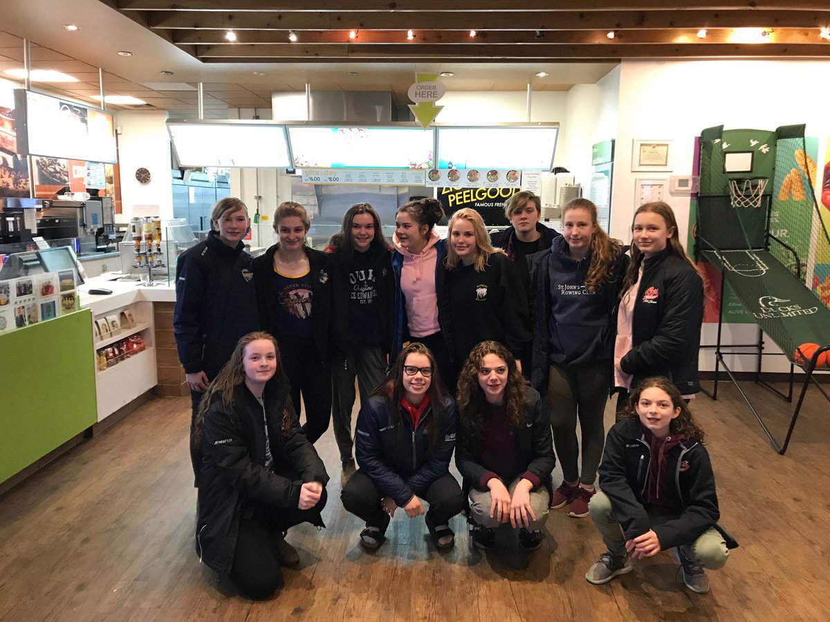 Caps U15 enjoying a team meal ⁦<a href="/ExtremePitaHQ/">Extreme Pita</a>⁩ #Burin #semistomorrow