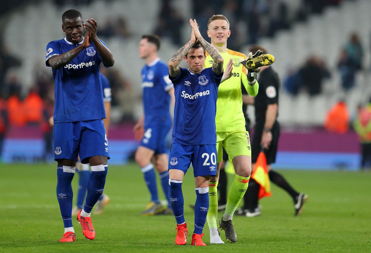 Everton's tweet photo. 👏🏻 | Safe journey home to the 2,898 Toffees who roared us to victory today!

Superb support once again. 💙 https://t.co/0n2bGpwmus