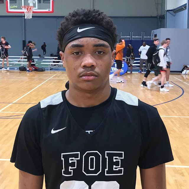 2024 PG Deontrell Barrett of FOE 2024 had a huge second half scoring 15 of his 21 points. This smooth lefty has done nothing but get better every time we see him. He loves punishing his defenders off the bounce. #future150family #maineventdallas ift.tt/2JRE6z4