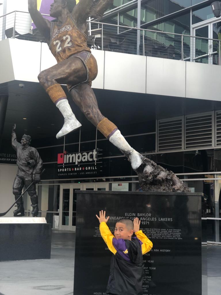 WashingtonPUSD's tweet photo. Congratulations to third grader, Mani, who won 2 tickets to the Laker's game. Thank you Read to Achieve Laker's Challenge! #Proud2bePUSD #LakersChallenge https://t.co/lr095ImJ9X