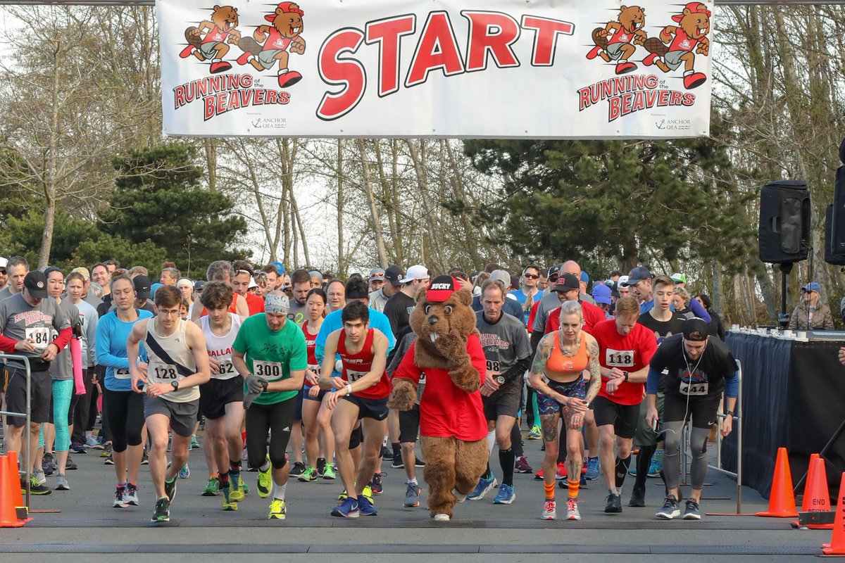 RunningOTB's tweet photo. Bucky mixing it up at the start! https://t.co/Scz69dnRjE