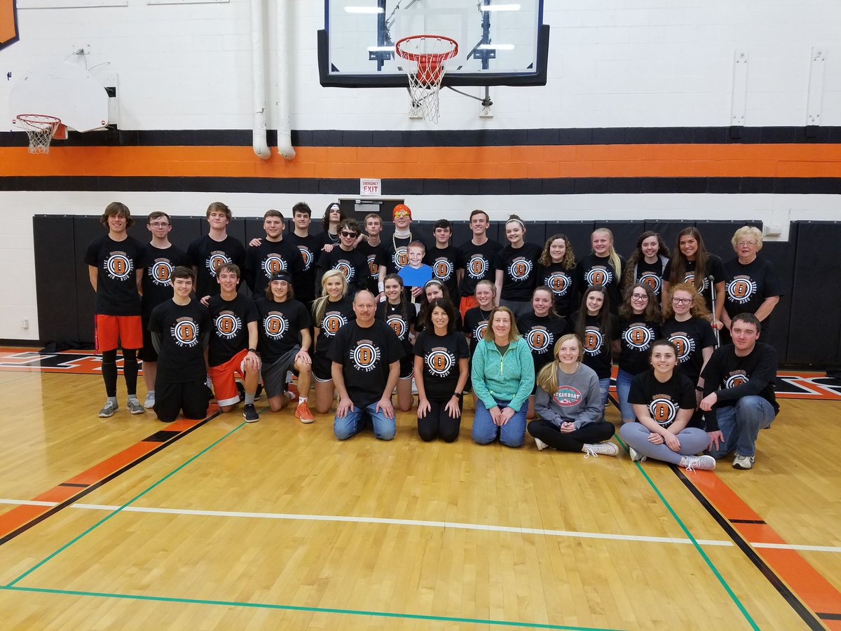 ChrisHerridge1's tweet photo. #TrojanForce322 Class of 2019 with Dakota's family! Great Day! What a special class!!! https://t.co/bPYSlNgveg